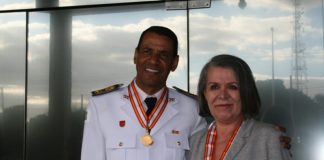 Presidente do TCDF, Marli Vinhadeli, recebe medalha de Honra no Corpo de Bombeiros