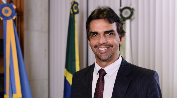 Conselheiro Paulo Tadeu é eleito presidente do TCDF