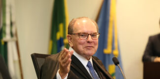 Emoção marca homenagem ao Conselheiro do TCDF José Roberto de Paiva Martins