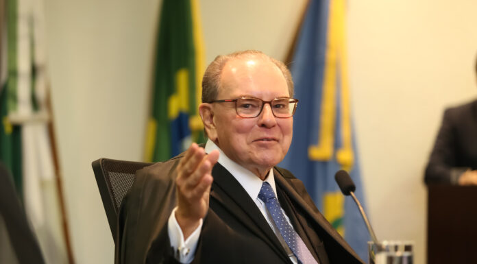 Emoção marca homenagem ao Conselheiro do TCDF José Roberto de Paiva Martins