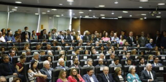 Entrega de comendas marca os 63 anos do TCDF