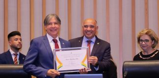 Conselheiro Inácio Magalhães recebe Título de Cidadão Honorário do Distrito Federal