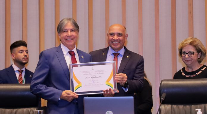 Conselheiro Inácio Magalhães recebe Título de Cidadão Honorário do Distrito Federal