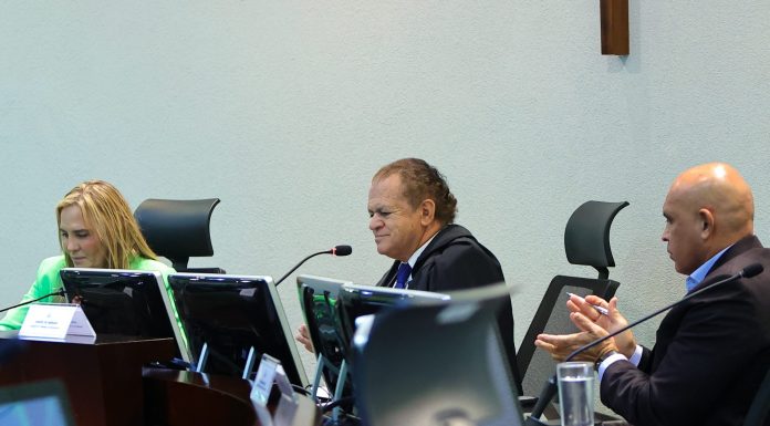 Foco na orientação dos gestores e no interesse público: solenidade prestigiada dá o tom da nova gestão do TCDF