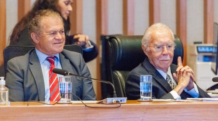Presidente do TCDF participa de homenagem ao ex-presidente José Sarney na CLDF