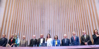 Presidente do TCDF é homenageado na CLDF e defende ampliação da democracia em sessão pelos 65 anos de Brasília