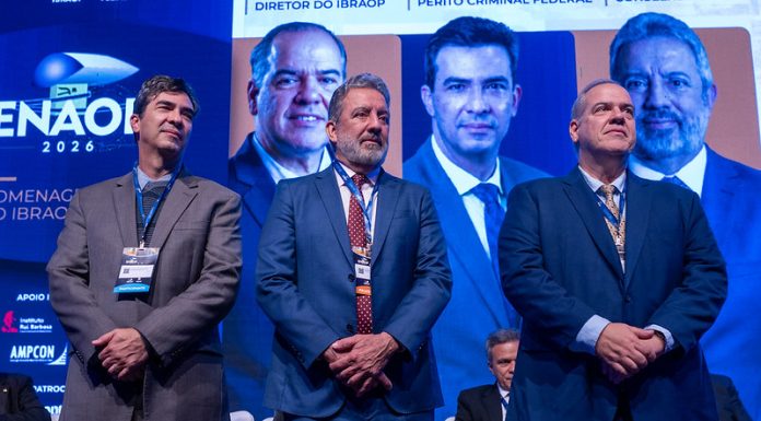 Conselheiro do TCDF é homenageado na abertura do ENAOP 2026